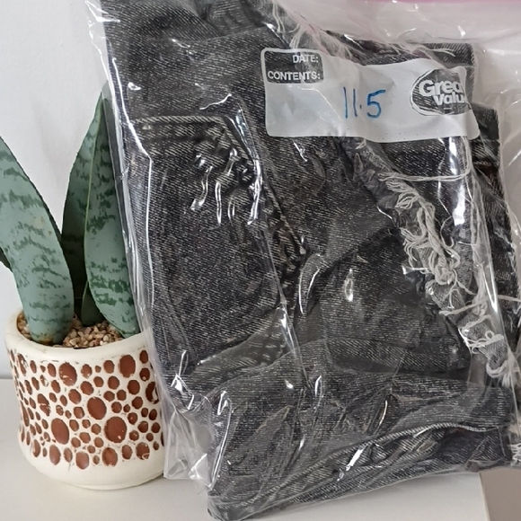 Distressed Black Denim Shorts Women's Large - Picture 8 of 8